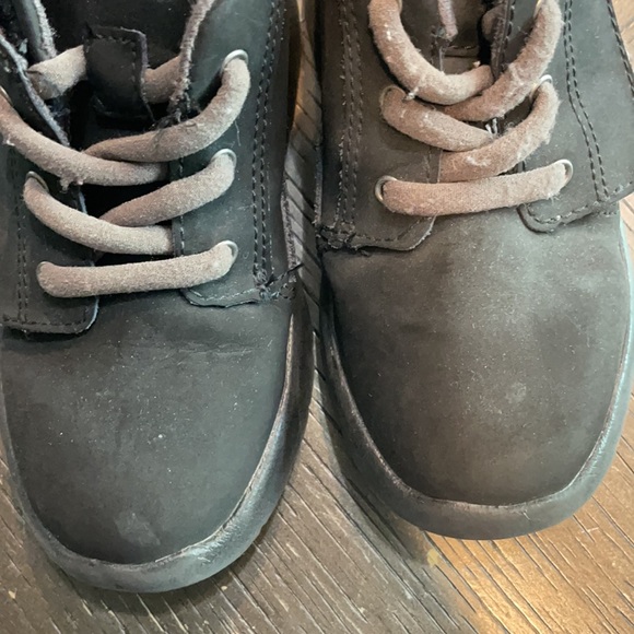 Ugg toddler boots - Picture 2 of 7